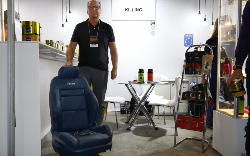 Milton Killing no estande da empresa | abc+