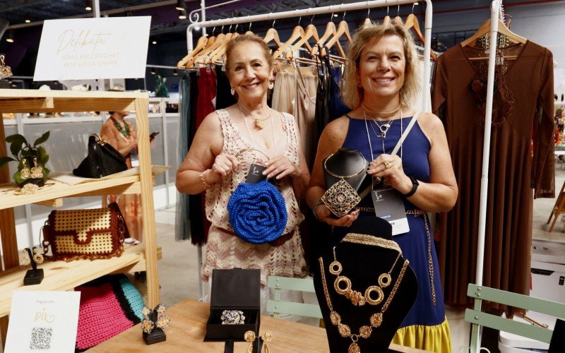 Marcia e Katia com seus produtos  | abc+