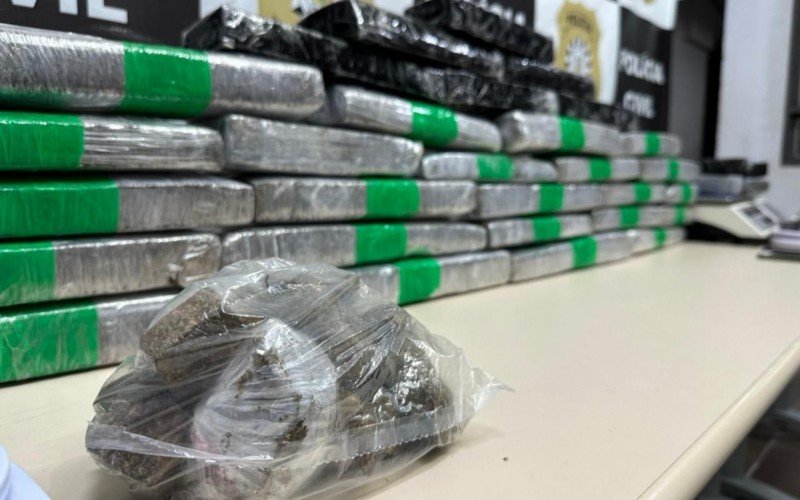 Apreensão de 30 kg de maconha em covil de facção criminosa em Canoas ocorreu nesta segunda-feira (20)