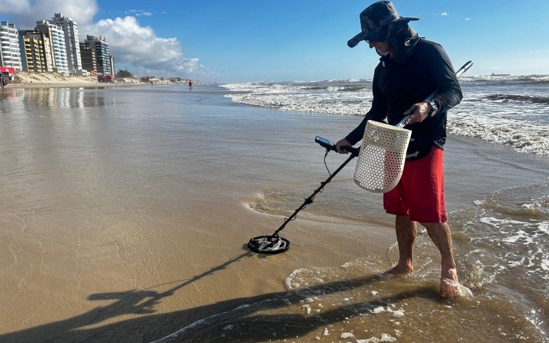 Mesmo sem encontrar objetos de valor, Eliéser é apaixonado pelo hobbie