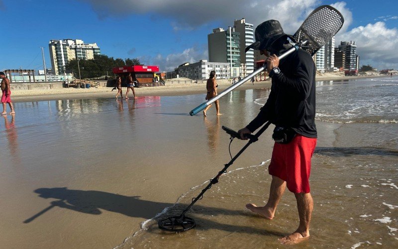 Mesmo sem encontrar objetos de valor, Eliéser é apaixonado pelo hobbie