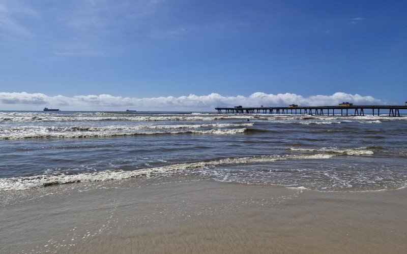 Praias estão vazias nas primeiras horas da manhã