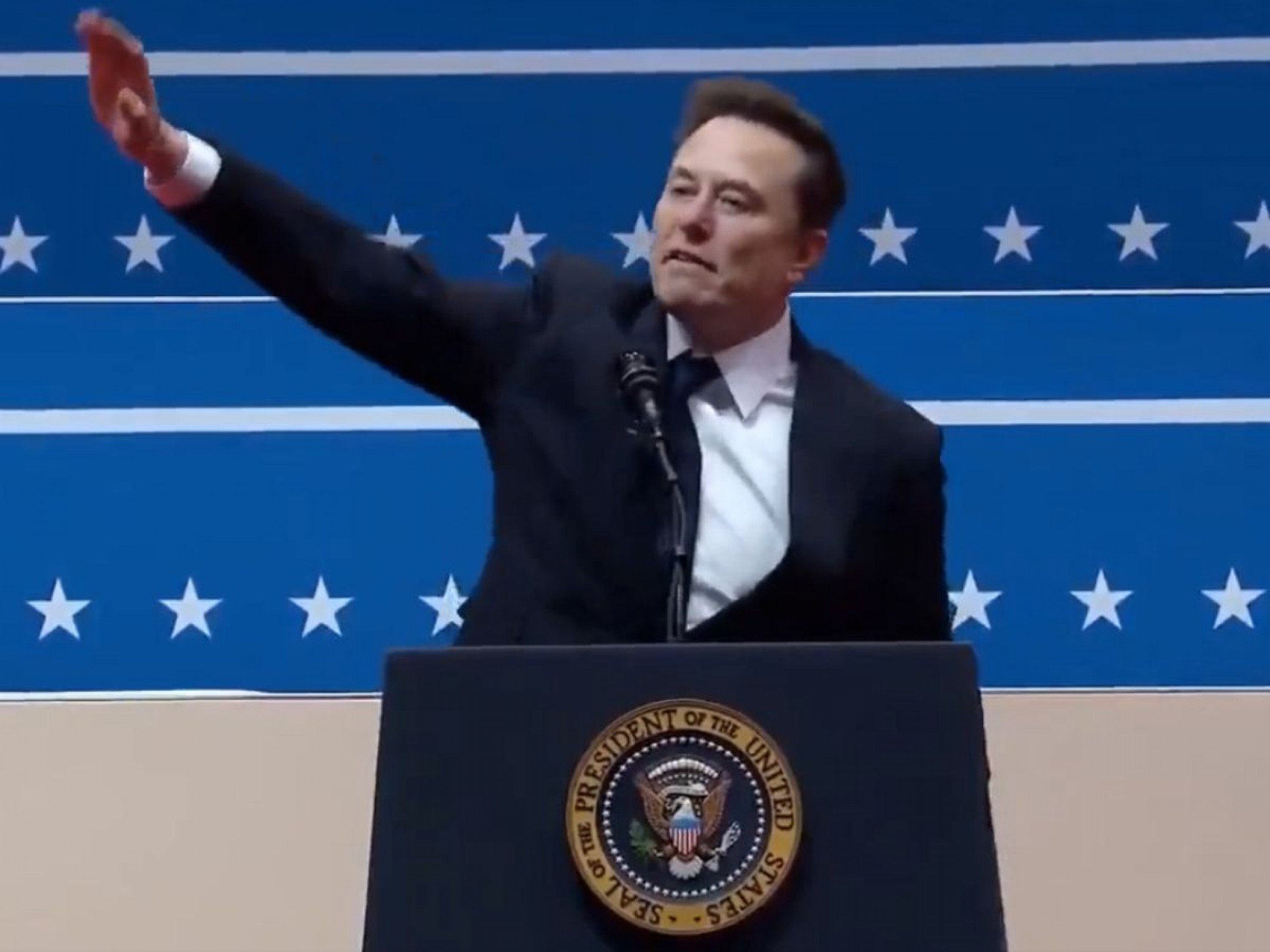 Gesto de Elon Musk em comício de Trump é criticado e ato é comparado a cena de famosa série norte-americana