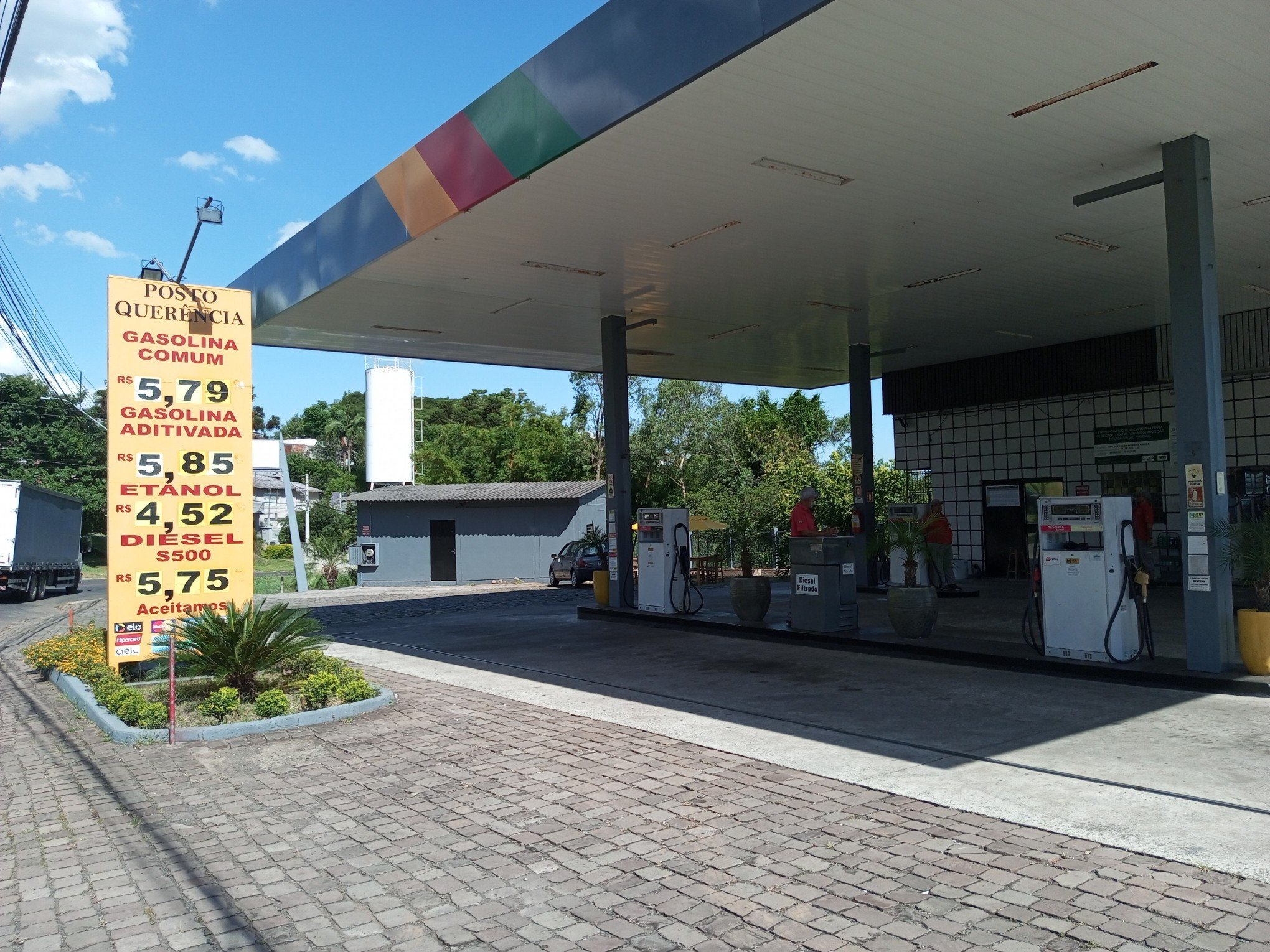 Saiba como está o preço da gasolina e onde encontrar combustível mais barato no Vale do Sinos