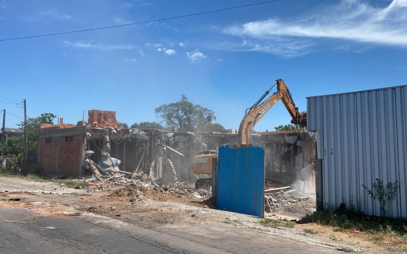 Edificação é demolida às margens da Estrada da Integração em Novo Hamburgo | abc+