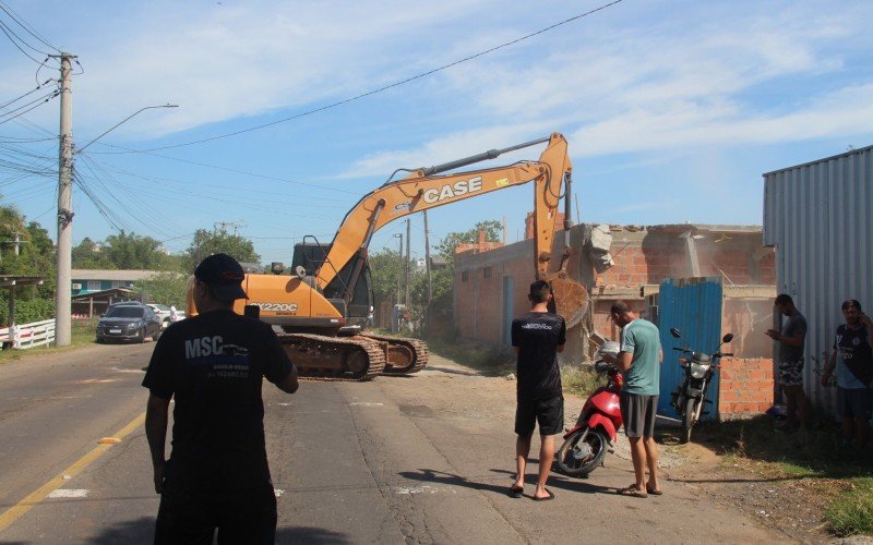 ConstruÃ§Ã£o Ã© demolida pela Prefeitura de Novo Hamburgo | abc+