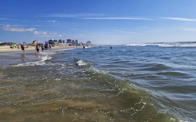 Mar volta a ficar clarinho em Tramandaí