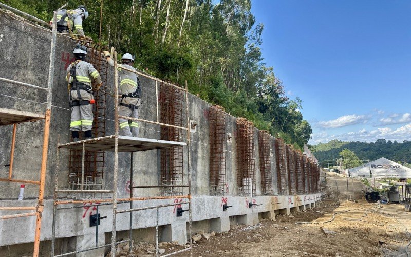 Obras no Três Pinheiros foram paralisadas