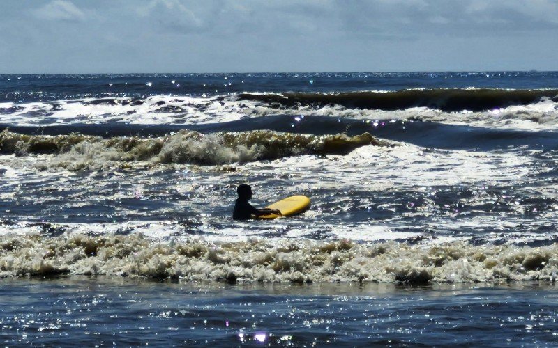 surf nas praias de Tramandaí
