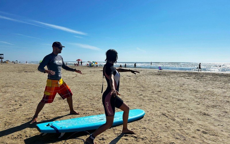 Instruções começam ainda na areia