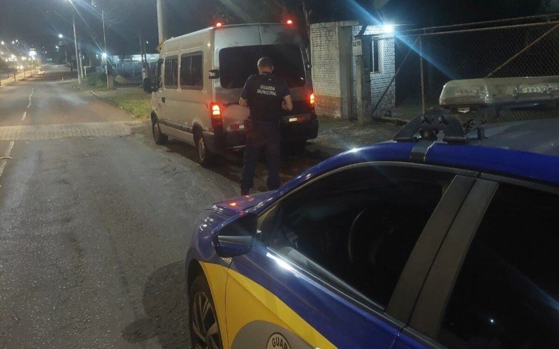 Motorista de van foi autuado por dirigir pela contramÃ?Â?Ã?Â?Ã?Â?Ã?Â£o na Av. Presidente Vargas, em EstÃ?Â?Ã?Â?Ã?Â?Ã?Â¢ncia Velha, na noite da quarta-feira (22)