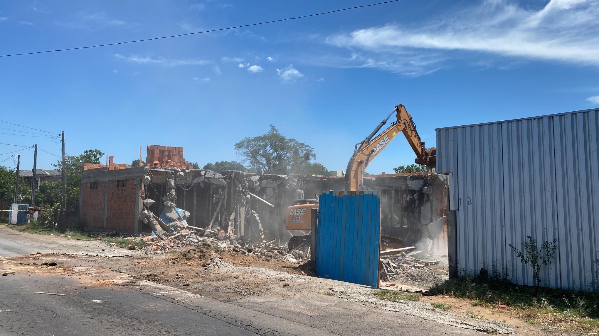 VÍDEO: Construção é demolida pela Prefeitura de Novo Hamburgo às margens da Estrada da Integração