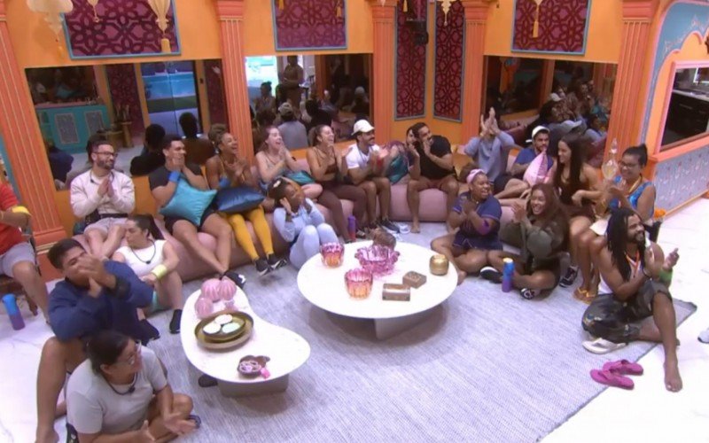 Brothers bateram palmas quando Vitória Strada contou que fez cocô | abc+