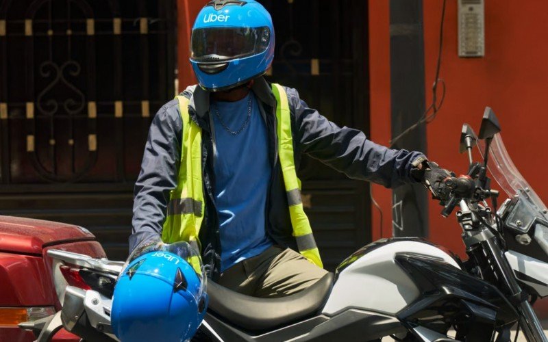 Serviço de transporte de moto por apps gera impasse em São Paulo | abc+
