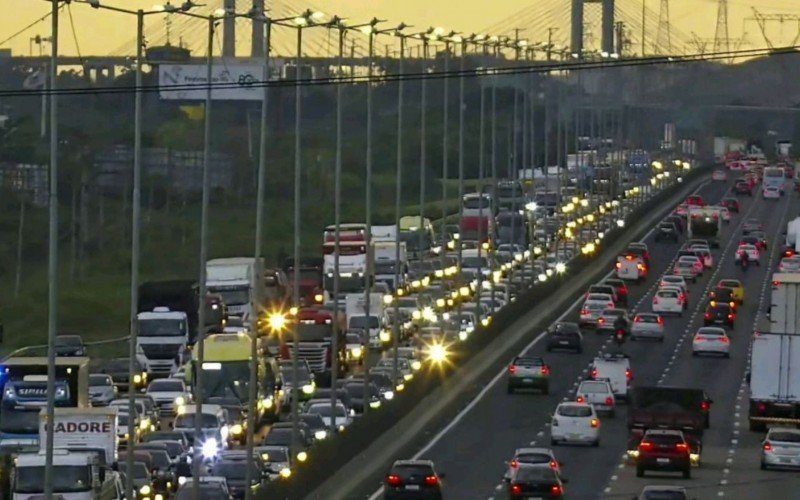 Free way tem movimento intenso em direção às praias nesta sexta-feira (24) | abc+