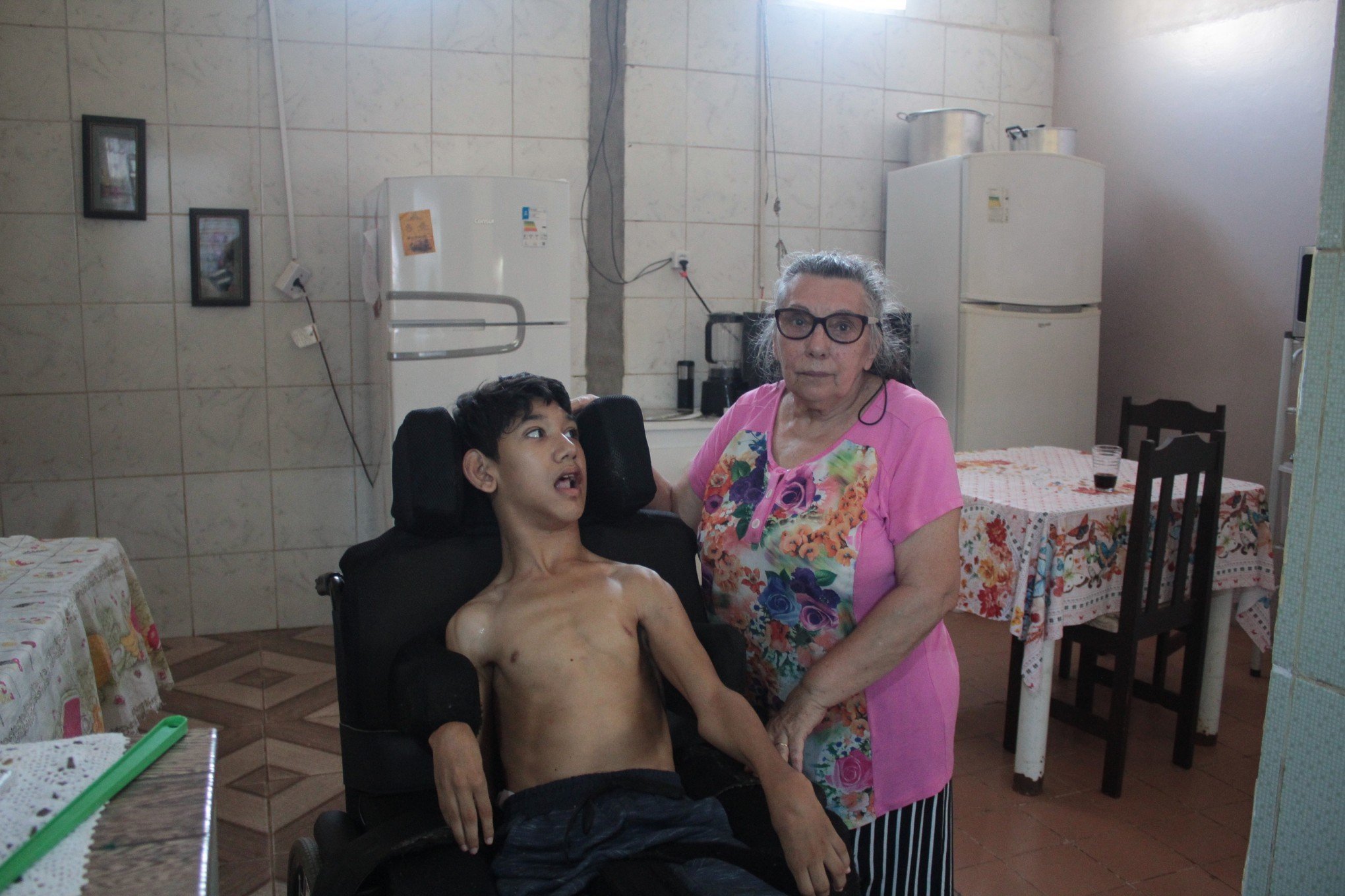 Família de adolescente com paralisia cerebral arrecada recursos para comprar ar-condicionado em Canoas
