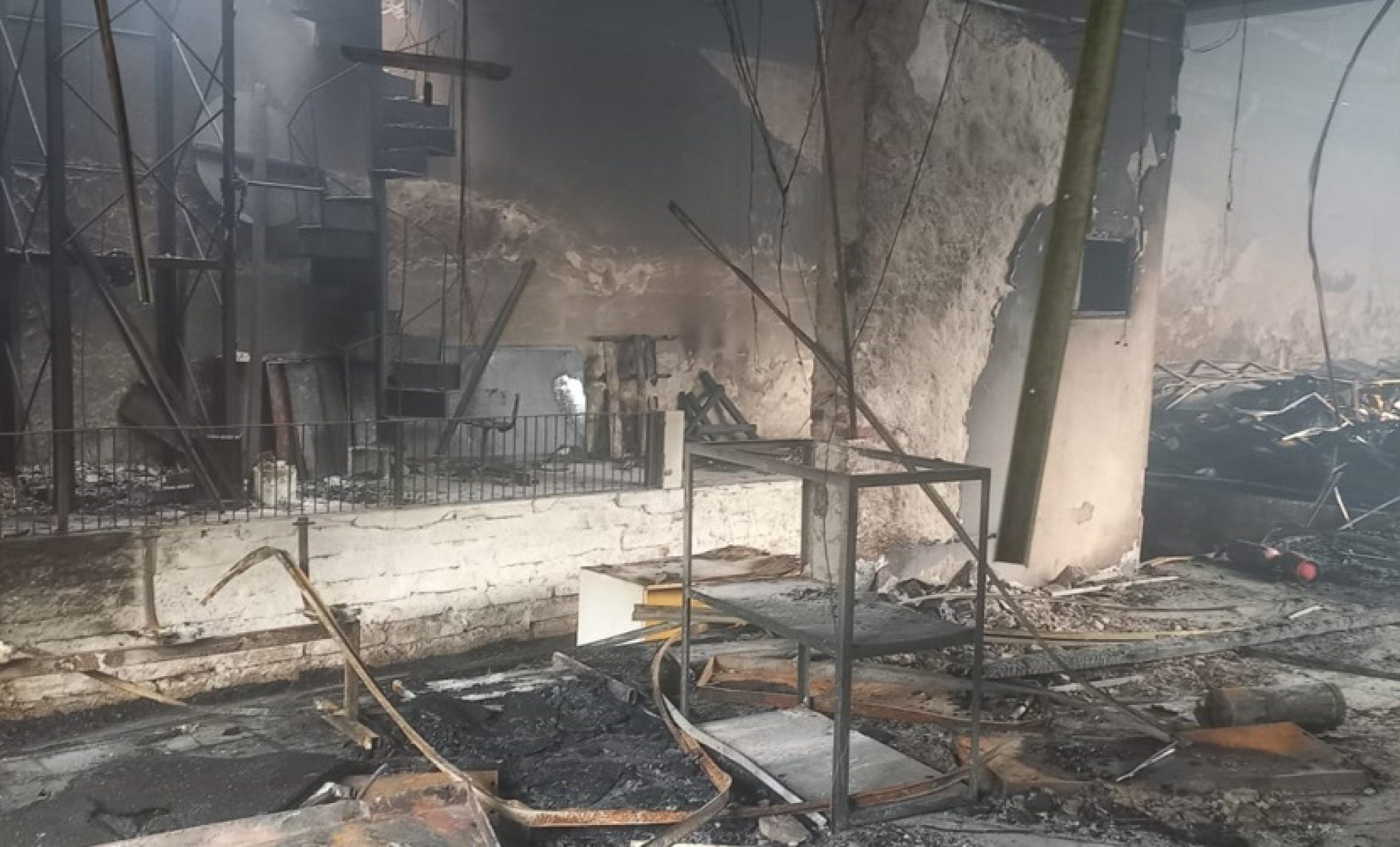 Perícia deve apurar as causas de incêndio que destruiu prédio do Daer em Esteio