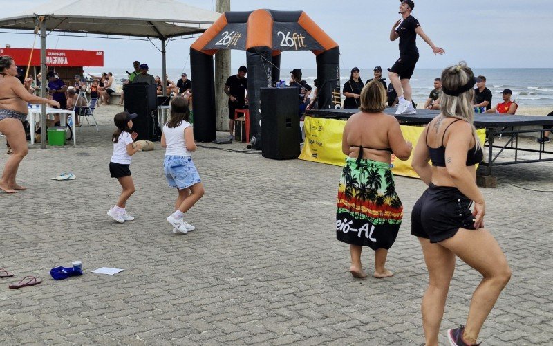 Orla da praia de Tramandaí recebeu o 1º Aulão de FitDance