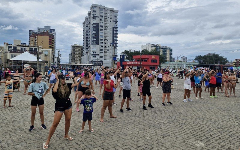Orla da praia de Tramandaí recebeu o 1º Aulão de FitDance