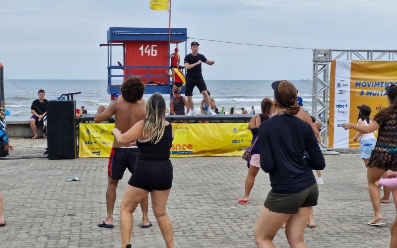 Orla da praia de Tramandaí recebeu o 1º Aulão de FitDance