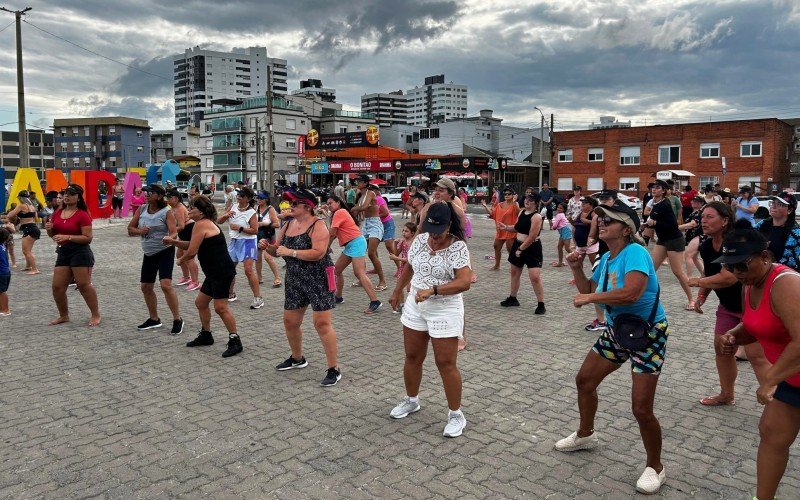 Orla da praia de Tramandaí recebeu o 1º Aulão de FitDance