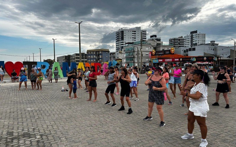 Orla da praia de Tramandaí recebeu o 1º Aulão de FitDance