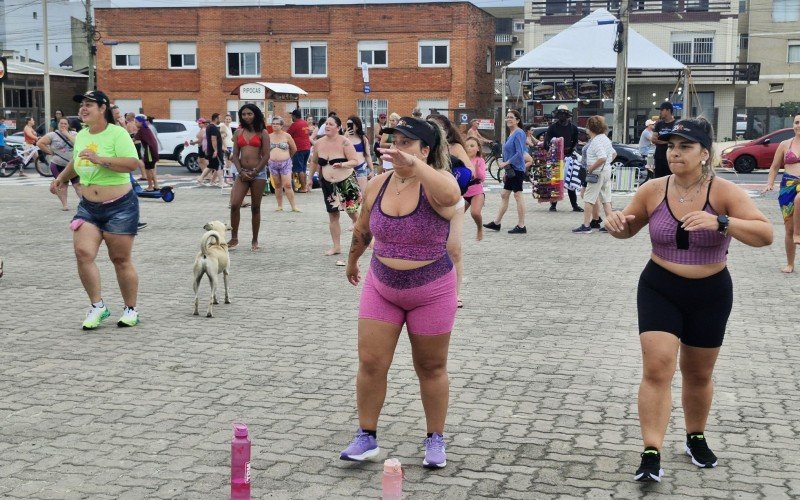 Orla da praia de Tramandaí recebeu o 1º Aulão de FitDance