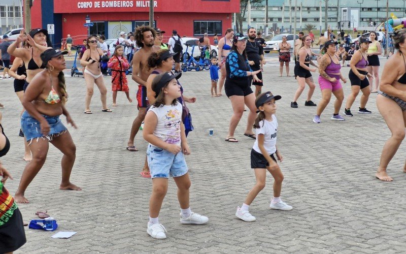 Orla da praia de Tramandaí recebeu o 1º Aulão de FitDance