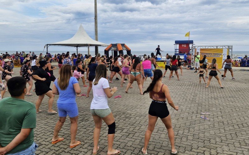 Orla da praia de Tramandaí recebeu o 1º Aulão de FitDance