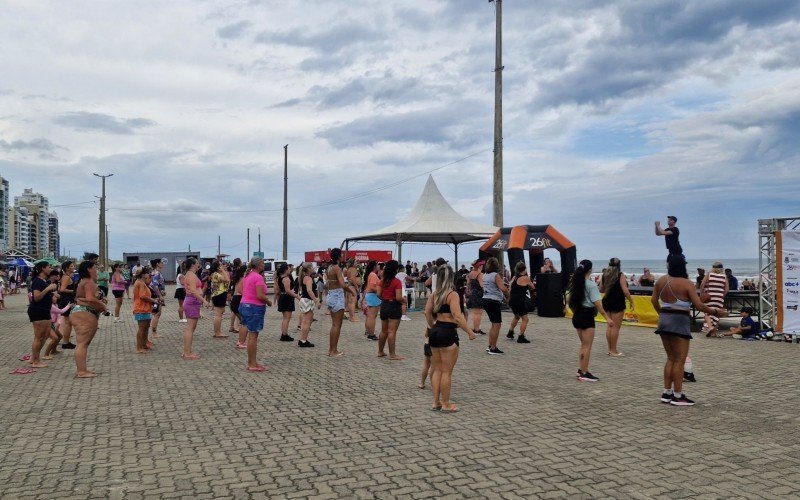 Orla da praia de Tramandaí recebeu o 1º Aulão de FitDance
