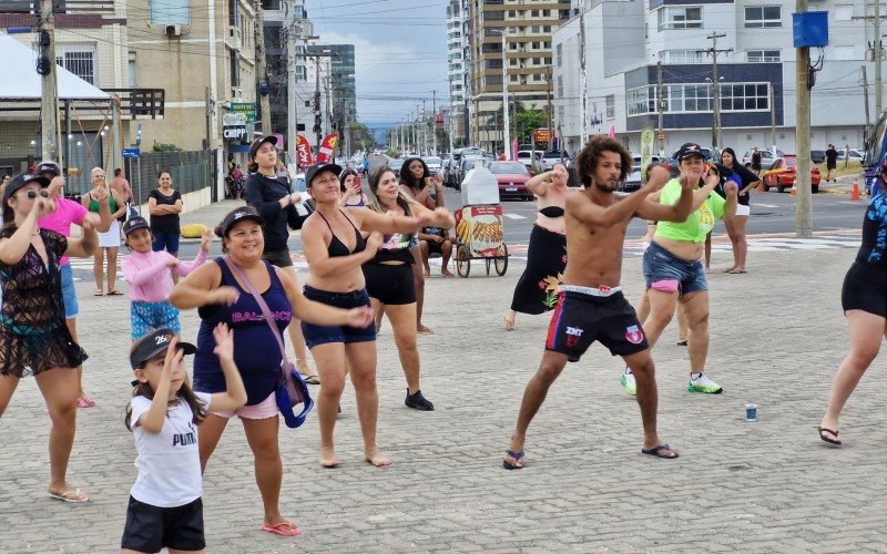Orla da praia de Tramandaí recebeu o 1º Aulão de FitDance