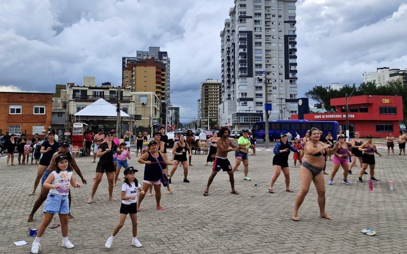 Orla da praia de Tramandaí recebeu o 1º Aulão de FitDance