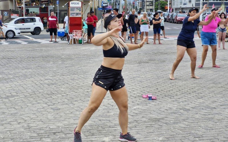 Orla da praia de Tramandaí recebeu o 1º Aulão de FitDance