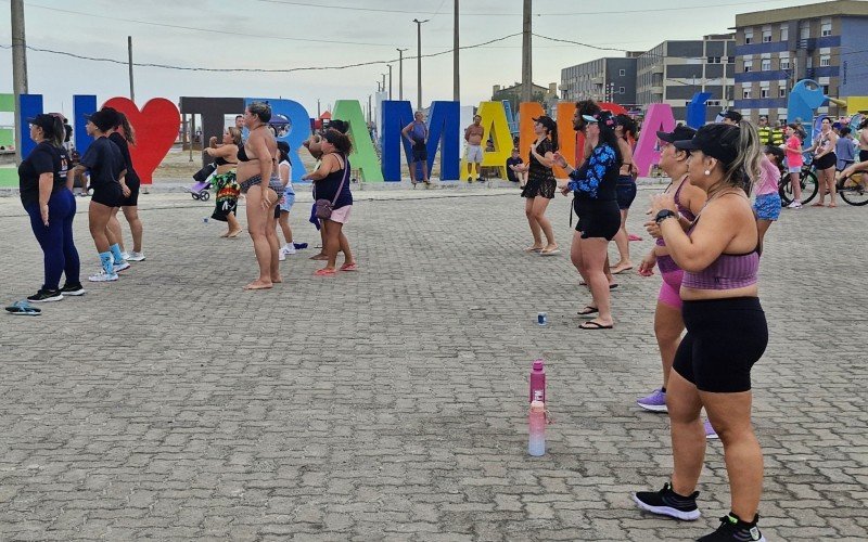 Orla da praia de Tramandaí recebeu o 1º Aulão de FitDance