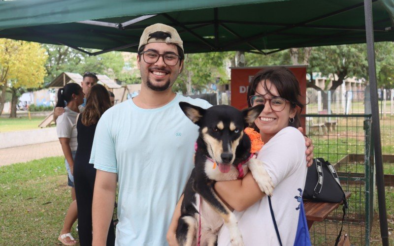 Primeira feira de adoção de animais de 2025 da Sempa em São Leopoldo - Gustavo e Ester