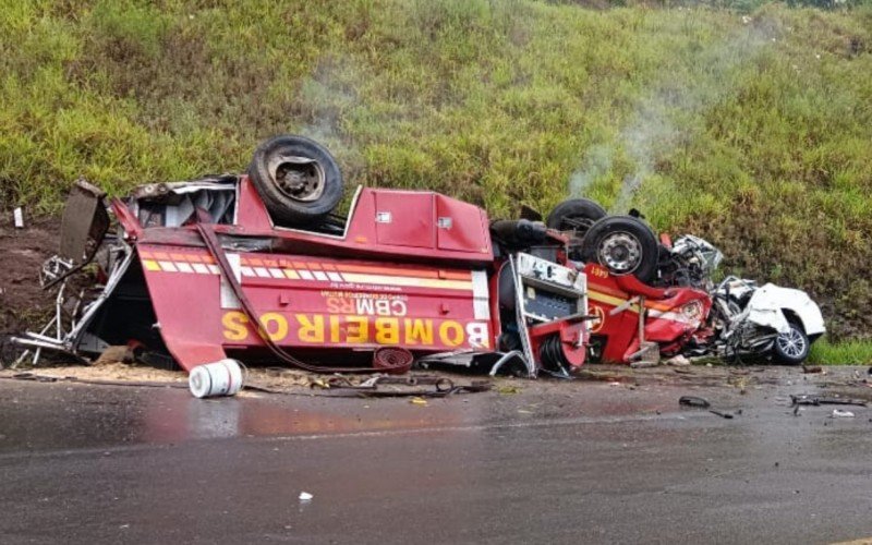 Acidente grave envolvendo veículo do Corpo de Bombeiros e um carro na RSC-453 Rota do Sol | abc+