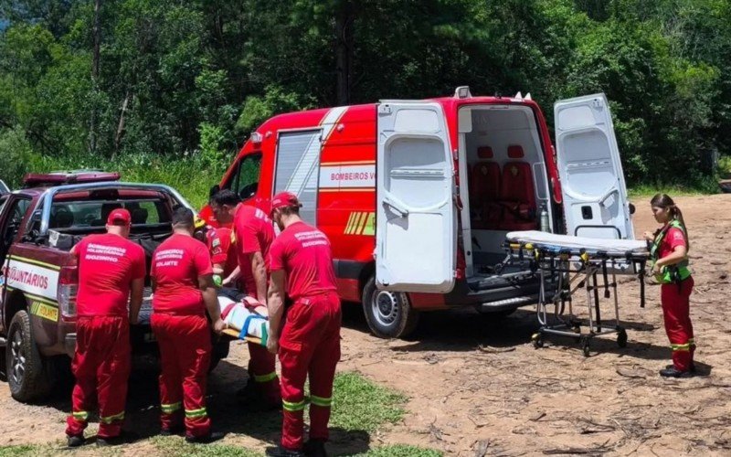 Turistas sofrem fraturas após queda na Cascada das Andorinhas, em Rolante