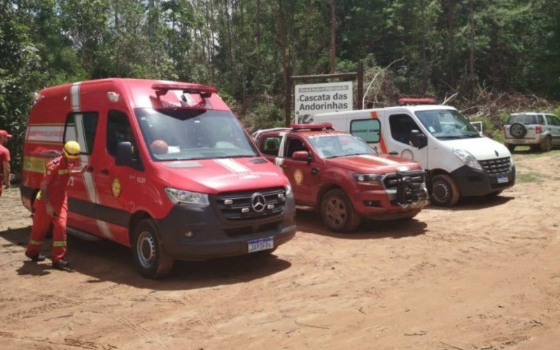 Turistas sofrem fraturas após queda na Cascada das Andorinhas, em Rolante