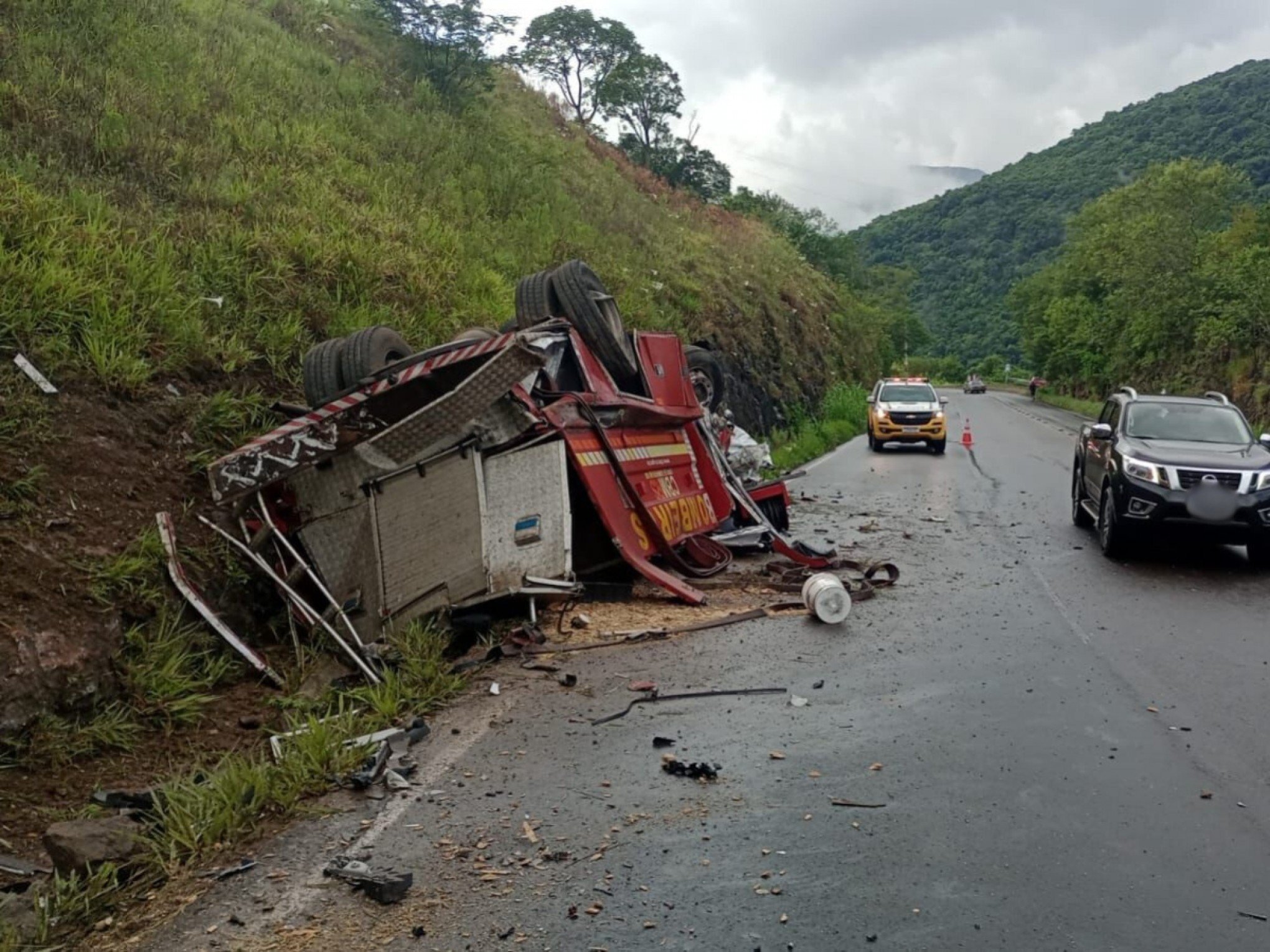 Eduardo Leite lamenta acidente entre veículo do Corpo de Bombeiros e carro que causou cinco mortes na RSC-453