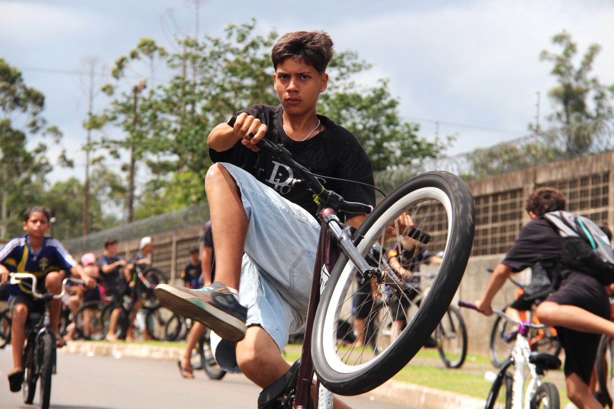 FOTOS: Conheça a nova modalidade de manobras radicais com bicicletas que ganhou espaço na região