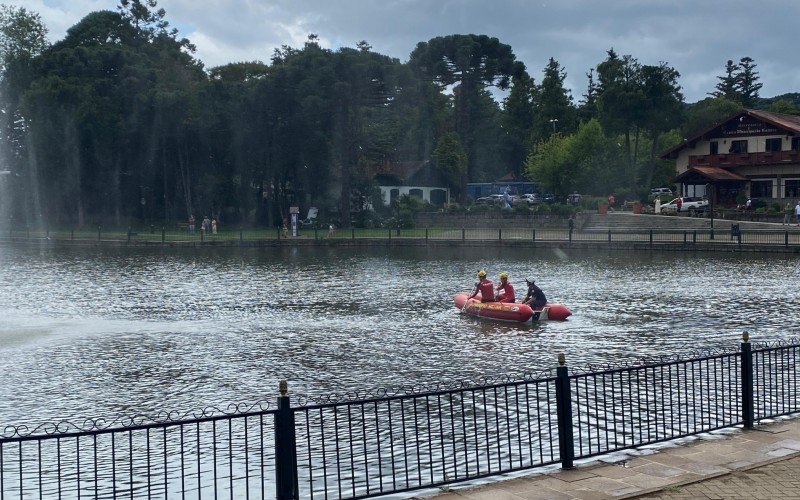 Bombeiros de Gramado retiram corpo de dentro do lago Joaquina Rita Bier