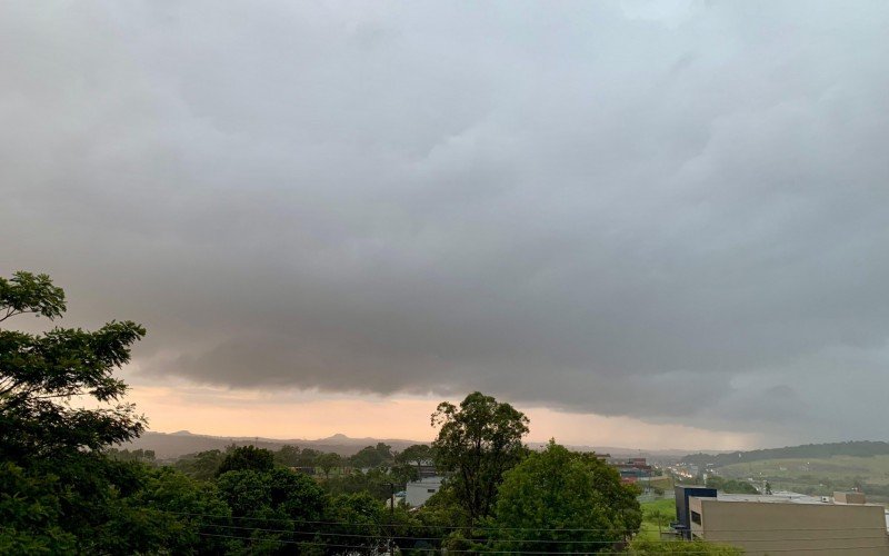 Segunda-feira foi marcada por pancadas de chuva isolada no território gaúcho  | abc+