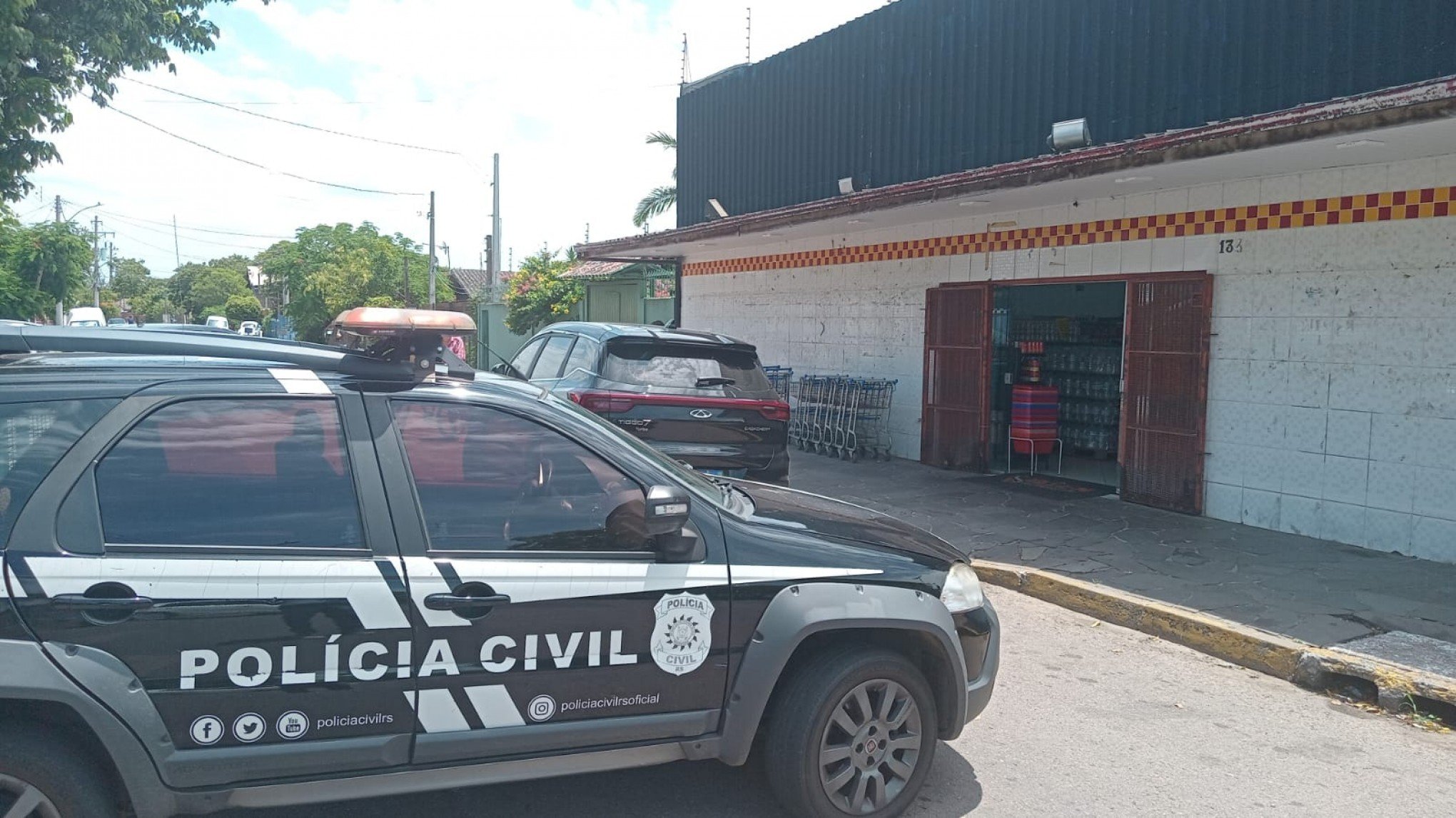 Vereador é baleado em frente a supermercado de Canoas