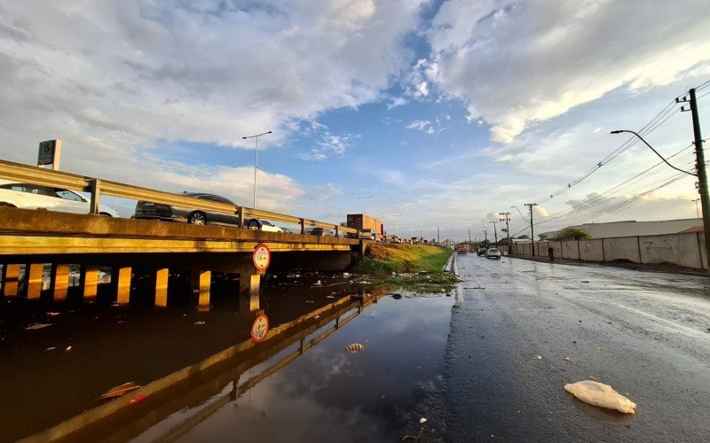 VÍDEO: Chuva forte desta terça-feira gera alagamentos também em São Leopoldo; saiba mais