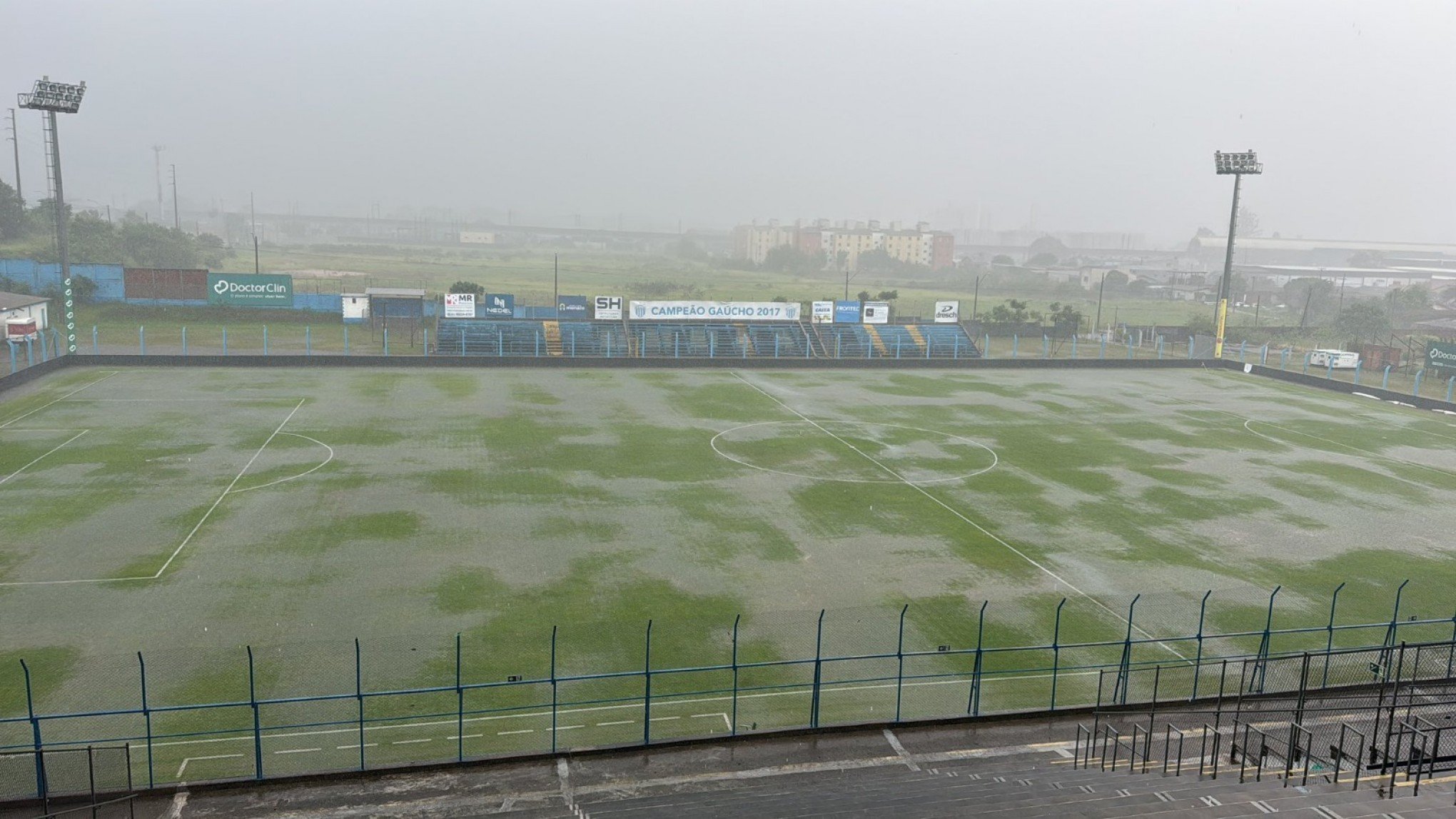 Temporal alaga campo do jogo de logo mais entre São José e Inter