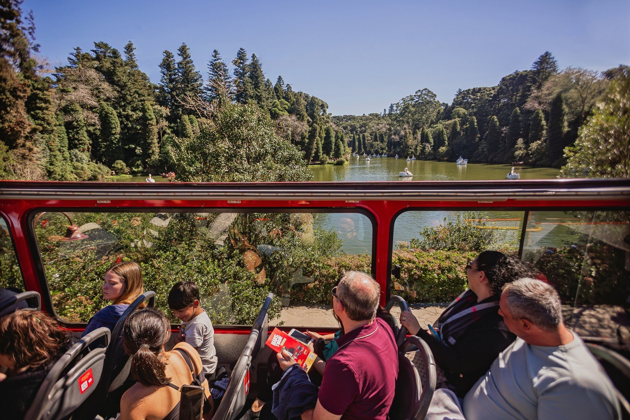 Ônibus que realiza city tour em Gramado e Canela tem campanha solidária por ingressos; saiba como participar