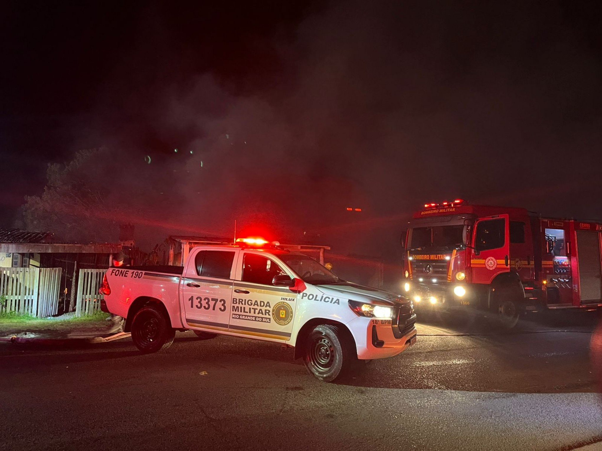 VÍDEO: Incêndio de grandes proporções destrói casas em Imbé