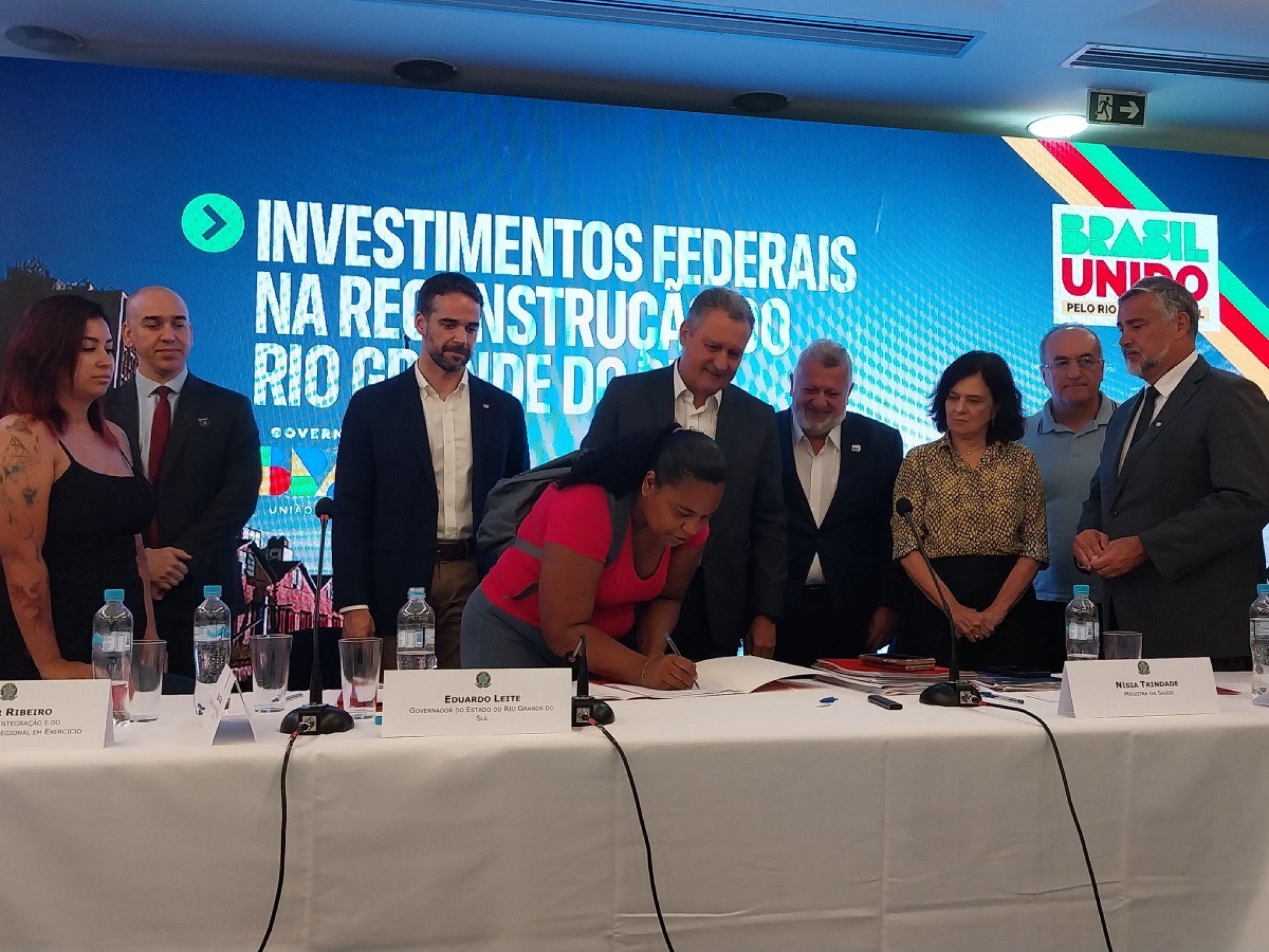"Queremos mais celeridade" afirma ministro sobre entrega de casas aos atingidos por enchentes