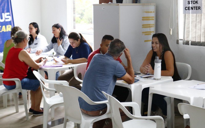 Caravana do Emprego chega ao bairro Igara com mais de 1,5 mil vagas