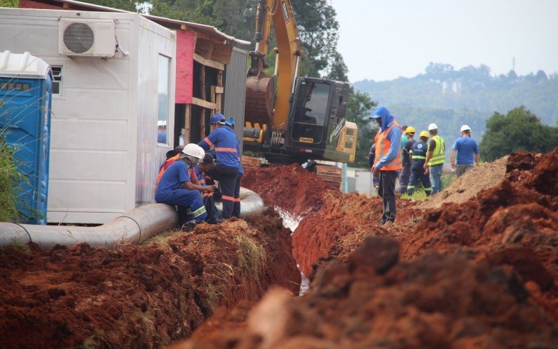 Comusa também realiza obra no local para substituição de rede